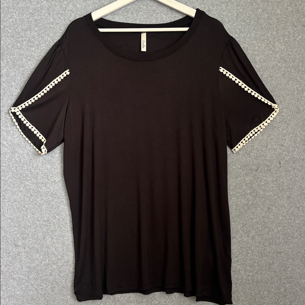 NEW Slit Short Sleeve Top with Crochet Lace Detail  1X Black/White - Picture 6 of 12